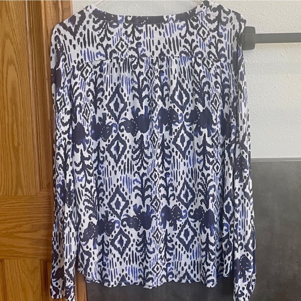 Lilly Pulitzer Lilias Tunic Top Tons of Fun Elephant Ikat Print Size Small Navy - Picture 7 of 7